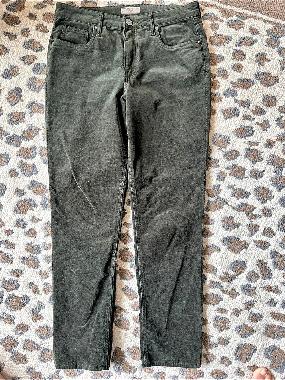 Kut from the Kloth straight leg Corduroy Pants Green Size 8